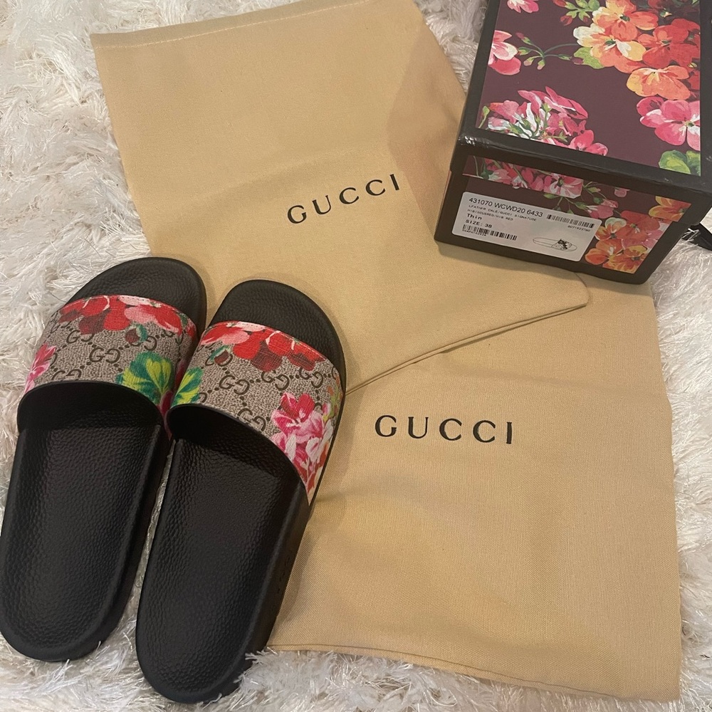 Gucci GG Bloom Supreme Floral Slide Sandal Size 8.  NIB, never worn.  🌺